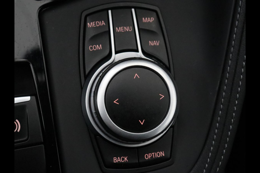 BMW X1 sDrive18i Executive Edition | Sport Line | Head-Up | Camera | Sportstoelen | Half leder | Full LED | Navigatie | Park Assist | Safety Pack | Climate control | Cruise control | DAB