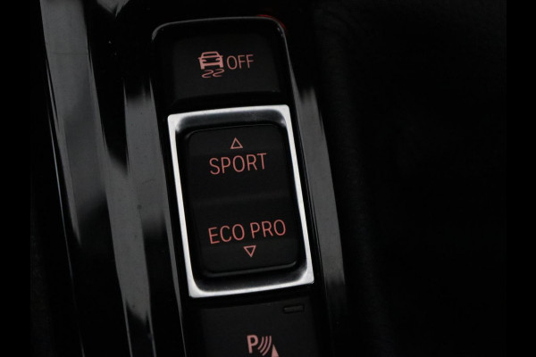 BMW X1 sDrive18i Executive Edition | Sport Line | Head-Up | Camera | Sportstoelen | Half leder | Full LED | Navigatie | Park Assist | Safety Pack | Climate control | Cruise control | DAB