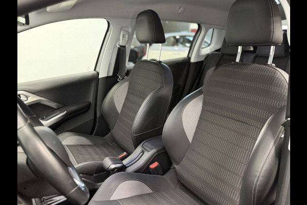 Peugeot 2008 1.2 PureTech Allure Navigatie Parkeersensoren achter Cruise Control Climate Control Half leder Lichtmetalen velgen Getinte ramen