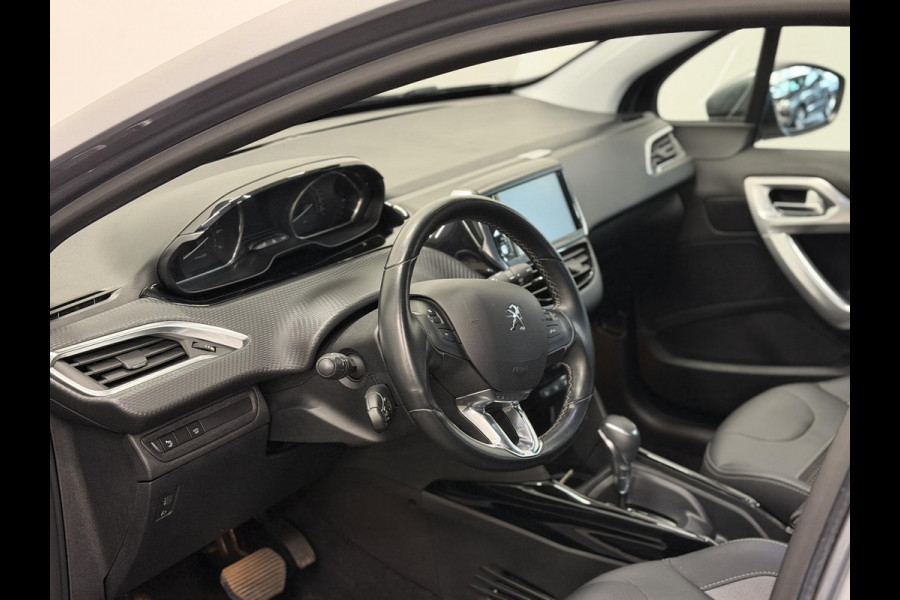 Peugeot 2008 1.2 PureTech Allure Navigatie Parkeersensoren achter Cruise Control Climate Control Half leder Lichtmetalen velgen Getinte ramen