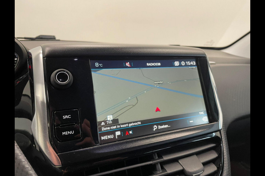 Peugeot 2008 1.2 PureTech Allure Navigatie Parkeersensoren achter Cruise Control Climate Control Half leder Lichtmetalen velgen Getinte ramen