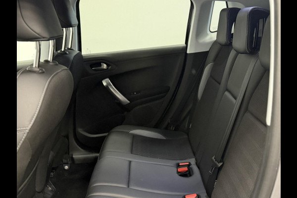 Peugeot 2008 1.2 PureTech Allure Navigatie Parkeersensoren achter Cruise Control Climate Control Half leder Lichtmetalen velgen Getinte ramen