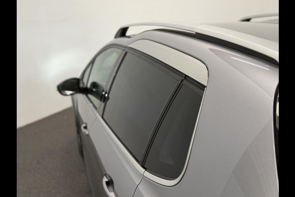 Peugeot 2008 1.2 PureTech Allure Navigatie Parkeersensoren achter Cruise Control Climate Control Half leder Lichtmetalen velgen Getinte ramen