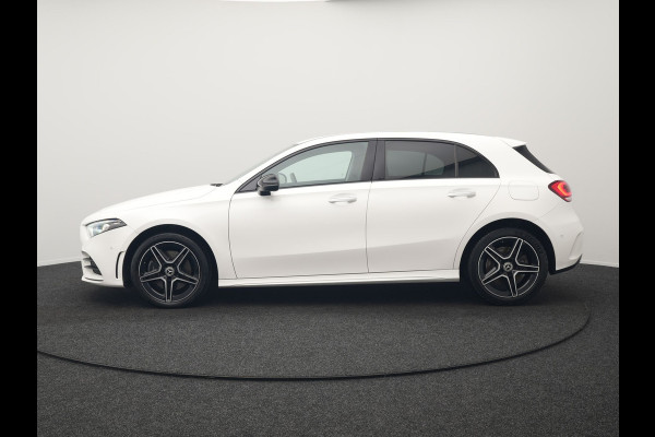 Mercedes-Benz A-Klasse 250 e AMG Line Plug In Hybrid 218pk Dealer O.H. PHEV | Widescreen Navi | Camera | Alcantara Sportstoelen Verwarmd | Keyless | Sfeerverlichting | Cruise Control | Virtual | DAB | 18"L.M |