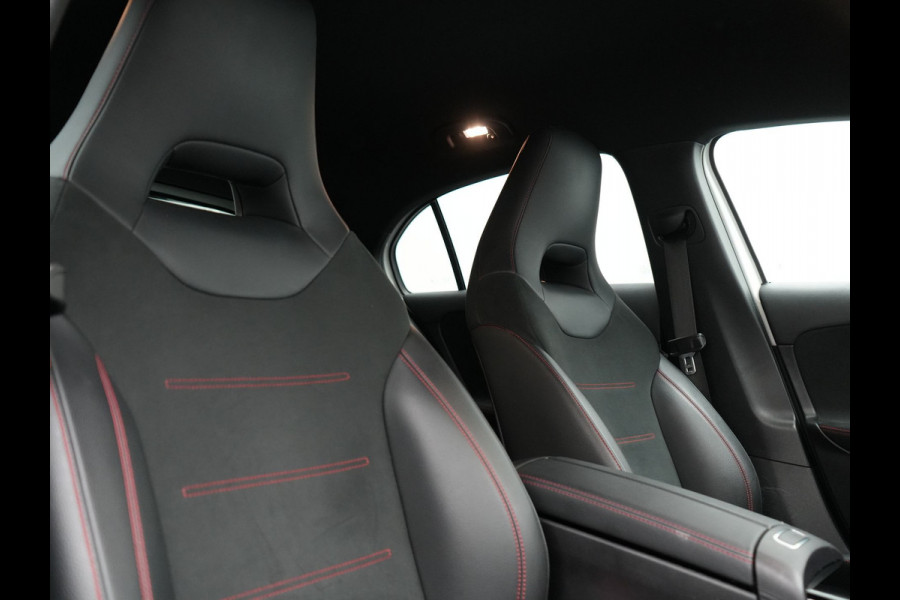 Mercedes-Benz A-Klasse 250 e AMG Line Plug In Hybrid 218pk Dealer O.H. PHEV | Widescreen Navi | Camera | Alcantara Sportstoelen Verwarmd | Keyless | Sfeerverlichting | Cruise Control | Virtual | DAB | 18"L.M |