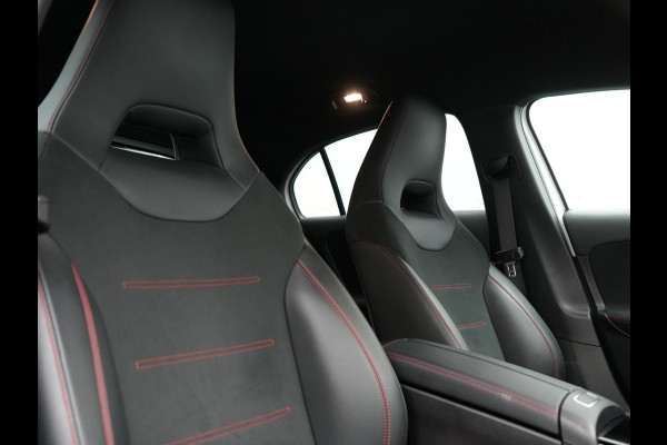 Mercedes-Benz A-Klasse 250 e AMG Line Plug In Hybrid 218pk Dealer O.H. PHEV | Widescreen Navi | Camera | Alcantara Sportstoelen Verwarmd | Keyless | Sfeerverlichting | Cruise Control | Virtual | DAB | 18"L.M |