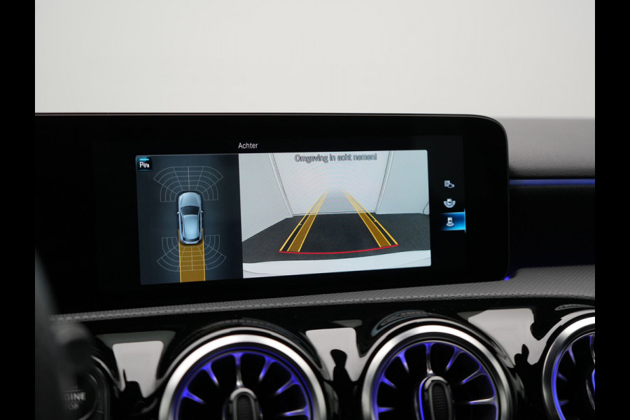 Mercedes-Benz A-Klasse 250 e AMG Line Plug In Hybrid 218pk Dealer O.H. PHEV | Widescreen Navi | Camera | Alcantara Sportstoelen Verwarmd | Keyless | Sfeerverlichting | Cruise Control | Virtual | DAB | 18"L.M |