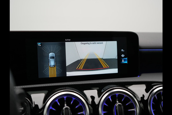 Mercedes-Benz A-Klasse 250 e AMG Line Plug In Hybrid 218pk Dealer O.H. PHEV | Widescreen Navi | Camera | Alcantara Sportstoelen Verwarmd | Keyless | Sfeerverlichting | Cruise Control | Virtual | DAB | 18"L.M |