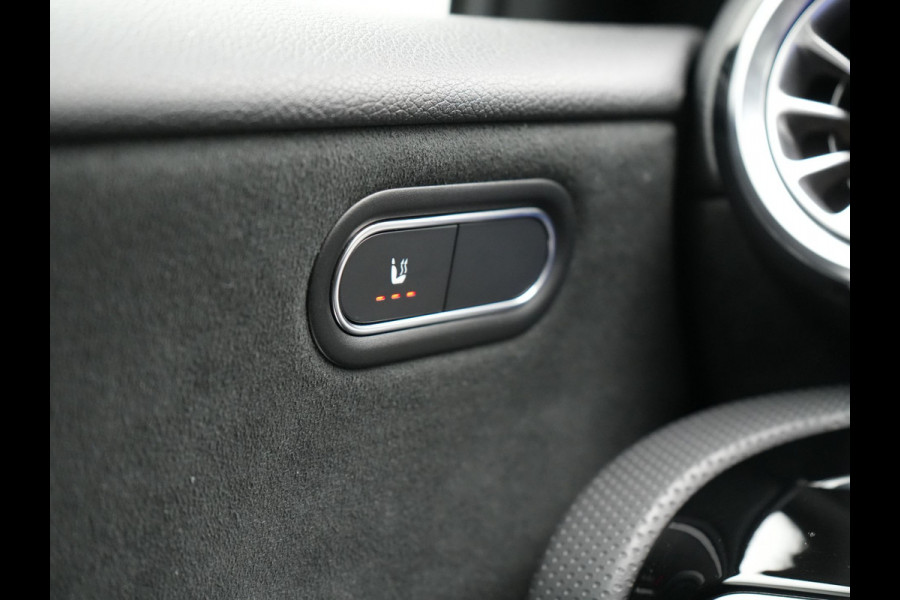 Mercedes-Benz A-Klasse 250 e AMG Line Plug In Hybrid 218pk Dealer O.H. PHEV | Widescreen Navi | Camera | Alcantara Sportstoelen Verwarmd | Keyless | Sfeerverlichting | Cruise Control | Virtual | DAB | 18"L.M |