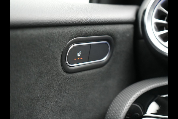 Mercedes-Benz A-Klasse 250 e AMG Line Plug In Hybrid 218pk Dealer O.H. PHEV | Widescreen Navi | Camera | Alcantara Sportstoelen Verwarmd | Keyless | Sfeerverlichting | Cruise Control | Virtual | DAB | 18"L.M |