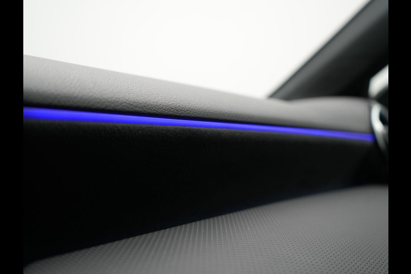 Mercedes-Benz A-Klasse 250 e AMG Line Plug In Hybrid 218pk Dealer O.H. PHEV | Widescreen Navi | Camera | Alcantara Sportstoelen Verwarmd | Keyless | Sfeerverlichting | Cruise Control | Virtual | DAB | 18"L.M |