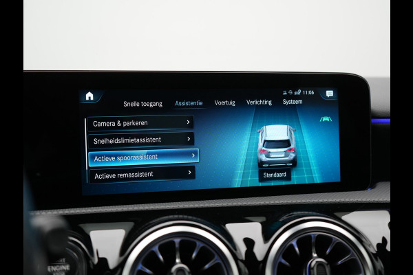 Mercedes-Benz A-Klasse 250 e AMG Line Plug In Hybrid 218pk Dealer O.H. PHEV | Widescreen Navi | Camera | Alcantara Sportstoelen Verwarmd | Keyless | Sfeerverlichting | Cruise Control | Virtual | DAB | 18"L.M |