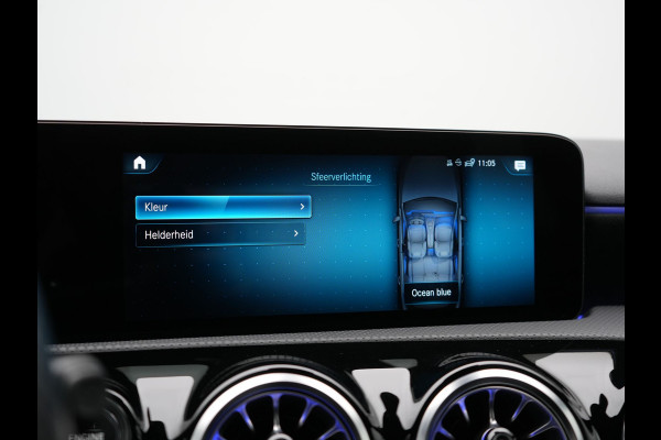Mercedes-Benz A-Klasse 250 e AMG Line Plug In Hybrid 218pk Dealer O.H. PHEV | Widescreen Navi | Camera | Alcantara Sportstoelen Verwarmd | Keyless | Sfeerverlichting | Cruise Control | Virtual | DAB | 18"L.M |