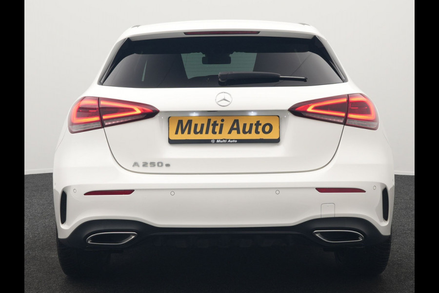 Mercedes-Benz A-Klasse 250 e AMG Line Plug In Hybrid 218pk Dealer O.H. PHEV | Widescreen Navi | Camera | Alcantara Sportstoelen Verwarmd | Keyless | Sfeerverlichting | Cruise Control | Virtual | DAB | 18"L.M |