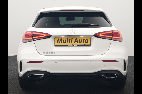 Mercedes-Benz A-Klasse 250 e AMG Line Plug In Hybrid 218pk Dealer O.H. PHEV | Widescreen Navi | Camera | Alcantara Sportstoelen Verwarmd | Keyless | Sfeerverlichting | Cruise Control | Virtual | DAB | 18"L.M |
