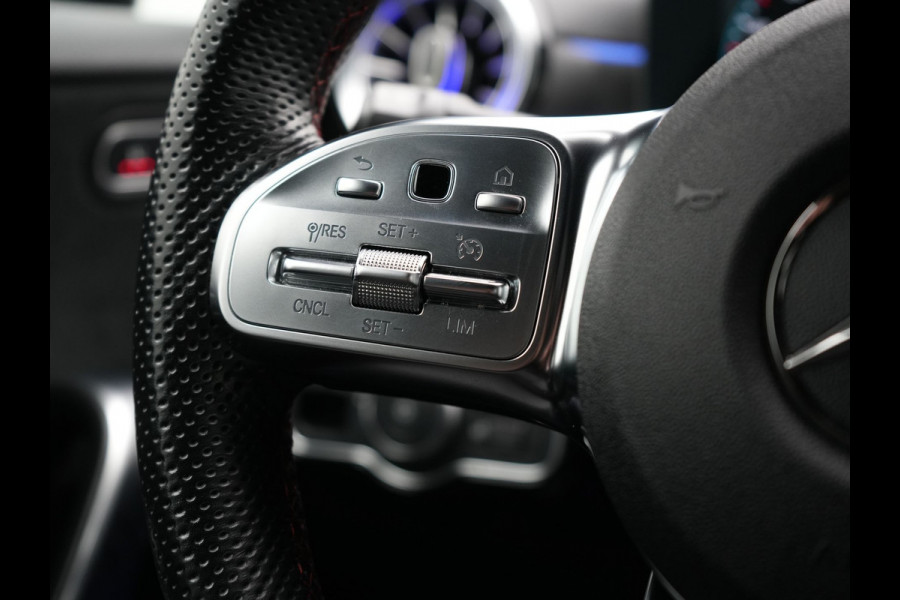 Mercedes-Benz A-Klasse 250 e AMG Line Plug In Hybrid 218pk Dealer O.H. PHEV | Widescreen Navi | Camera | Alcantara Sportstoelen Verwarmd | Keyless | Sfeerverlichting | Cruise Control | Virtual | DAB | 18"L.M |