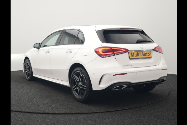 Mercedes-Benz A-Klasse 250 e AMG Line Plug In Hybrid 218pk Dealer O.H. PHEV | Widescreen Navi | Camera | Alcantara Sportstoelen Verwarmd | Keyless | Sfeerverlichting | Cruise Control | Virtual | DAB | 18"L.M |