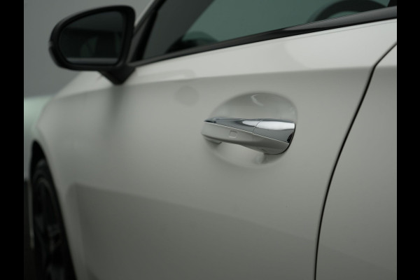 Mercedes-Benz A-Klasse 250 e AMG Line Plug In Hybrid 218pk Dealer O.H. PHEV | Widescreen Navi | Camera | Alcantara Sportstoelen Verwarmd | Keyless | Sfeerverlichting | Cruise Control | Virtual | DAB | 18"L.M |