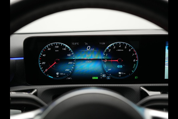Mercedes-Benz A-Klasse 250 e AMG Line Plug In Hybrid 218pk Dealer O.H. PHEV | Widescreen Navi | Camera | Alcantara Sportstoelen Verwarmd | Keyless | Sfeerverlichting | Cruise Control | Virtual | DAB | 18"L.M |