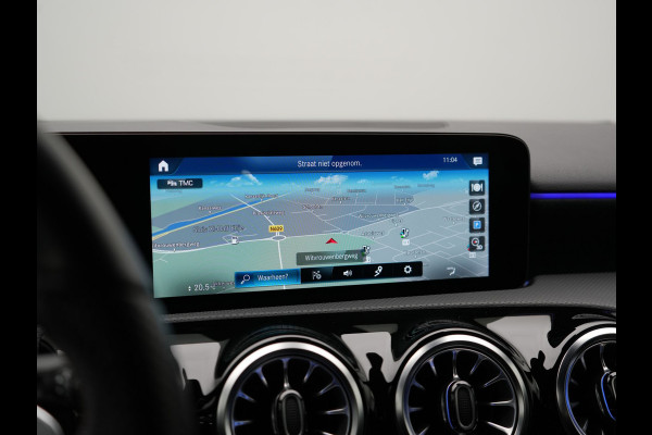 Mercedes-Benz A-Klasse 250 e AMG Line Plug In Hybrid 218pk Dealer O.H. PHEV | Widescreen Navi | Camera | Alcantara Sportstoelen Verwarmd | Keyless | Sfeerverlichting | Cruise Control | Virtual | DAB | 18"L.M |