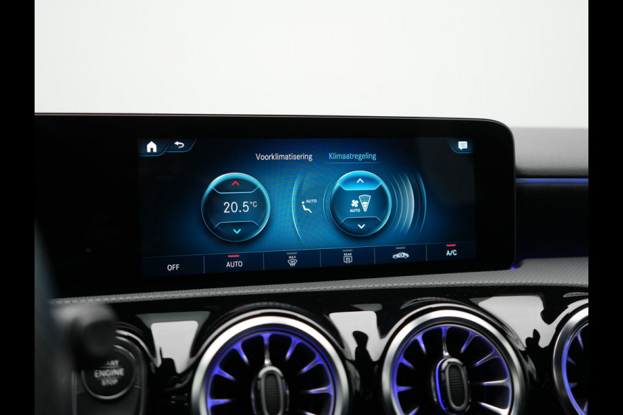 Mercedes-Benz A-Klasse 250 e AMG Line Plug In Hybrid 218pk Dealer O.H. PHEV | Widescreen Navi | Camera | Alcantara Sportstoelen Verwarmd | Keyless | Sfeerverlichting | Cruise Control | Virtual | DAB | 18"L.M |
