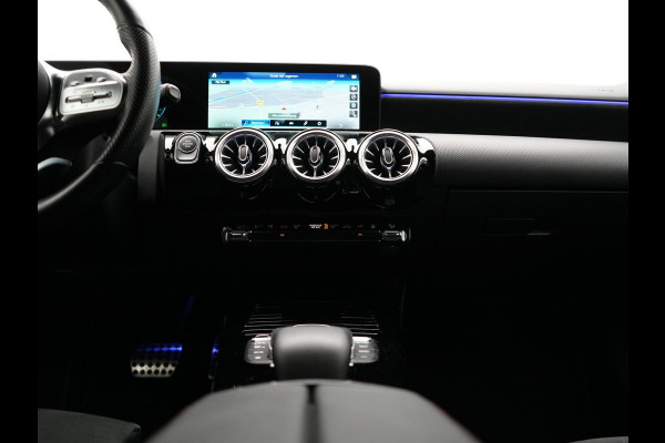 Mercedes-Benz A-Klasse 250 e AMG Line Plug In Hybrid 218pk Dealer O.H. PHEV | Widescreen Navi | Camera | Alcantara Sportstoelen Verwarmd | Keyless | Sfeerverlichting | Cruise Control | Virtual | DAB | 18"L.M |
