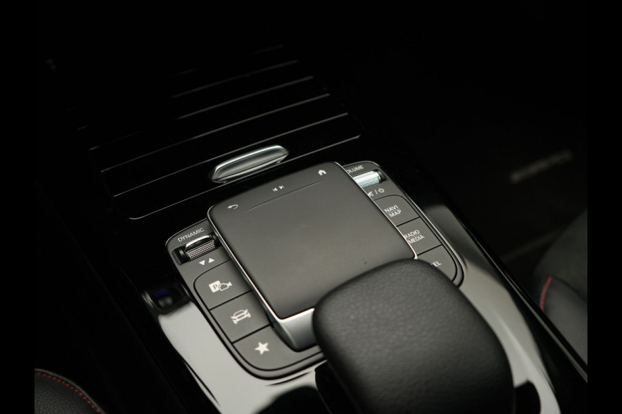 Mercedes-Benz A-Klasse 250 e AMG Line Plug In Hybrid 218pk Dealer O.H. PHEV | Widescreen Navi | Camera | Alcantara Sportstoelen Verwarmd | Keyless | Sfeerverlichting | Cruise Control | Virtual | DAB | 18"L.M |