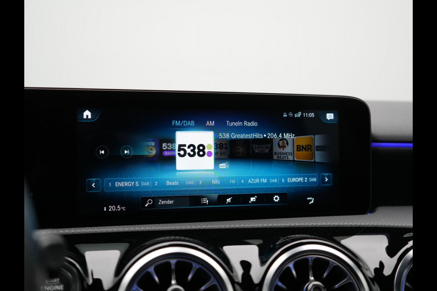Mercedes-Benz A-Klasse 250 e AMG Line Plug In Hybrid 218pk Dealer O.H. PHEV | Widescreen Navi | Camera | Alcantara Sportstoelen Verwarmd | Keyless | Sfeerverlichting | Cruise Control | Virtual | DAB | 18"L.M |