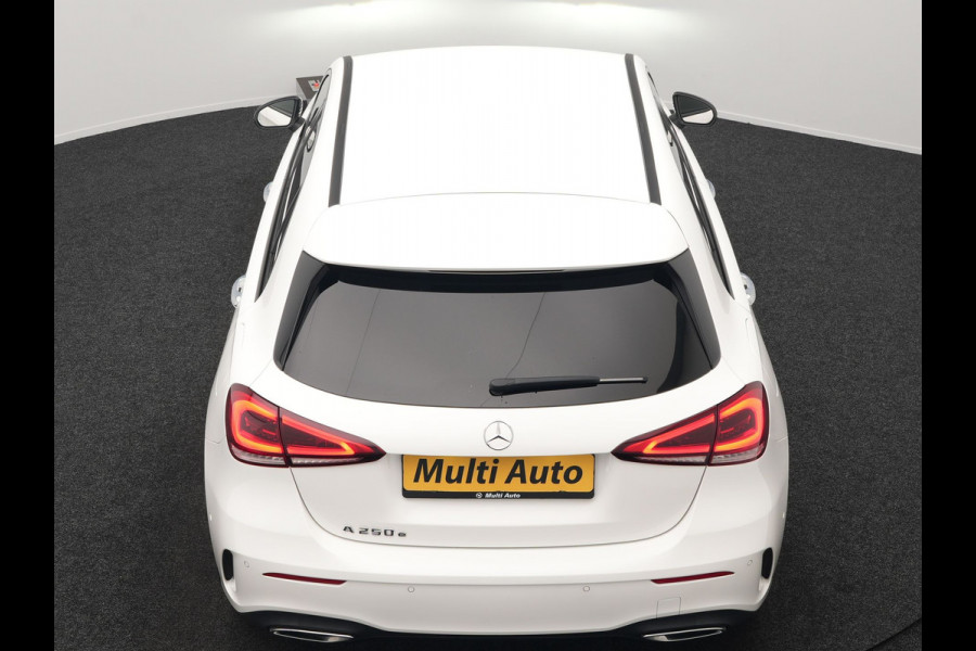 Mercedes-Benz A-Klasse 250 e AMG Line Plug In Hybrid 218pk Dealer O.H. PHEV | Widescreen Navi | Camera | Alcantara Sportstoelen Verwarmd | Keyless | Sfeerverlichting | Cruise Control | Virtual | DAB | 18"L.M |