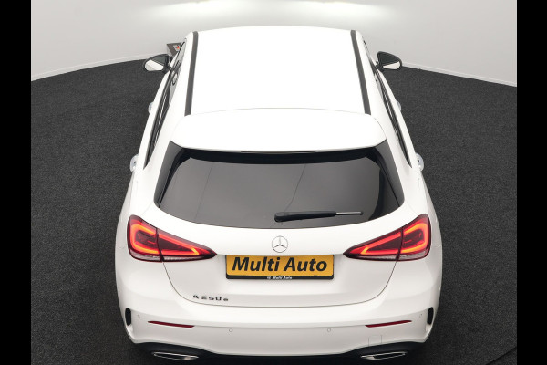 Mercedes-Benz A-Klasse 250 e AMG Line Plug In Hybrid 218pk Dealer O.H. PHEV | Widescreen Navi | Camera | Alcantara Sportstoelen Verwarmd | Keyless | Sfeerverlichting | Cruise Control | Virtual | DAB | 18"L.M |