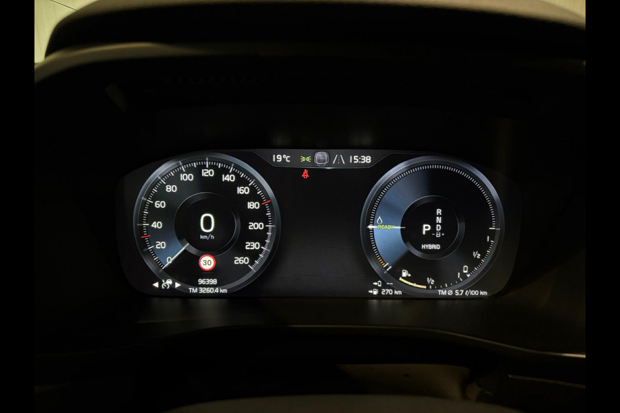 Volvo XC40 T5 Aut. Plug-in Hybrid R-Design ACC Trekhaak Parkeercamera 262pk