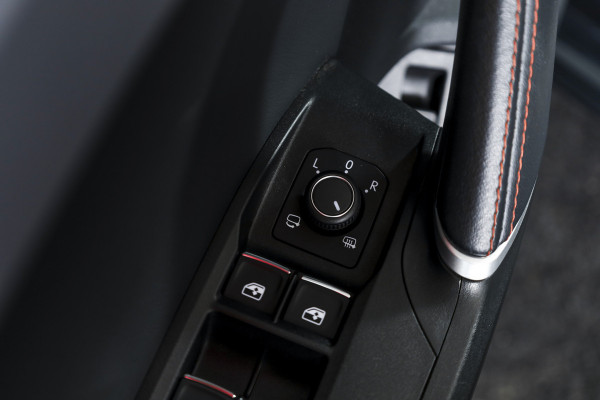 Seat Leon 1.4 TSI eHybrid 204 PK PHEV FR Business Intense - Automaat | S/K-Dak | Dig. Cockpit | Adapt. Cruise | Stoel-+Stuurverw. | PDC | Camera | NAV + App. Connect | ECC | LM 18" |