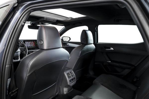 Seat Leon 1.4 TSI eHybrid 204 PK PHEV FR Business Intense - Automaat | S/K-Dak | Dig. Cockpit | Adapt. Cruise | Stoel-+Stuurverw. | PDC | Camera | NAV + App. Connect | ECC | LM 18" |