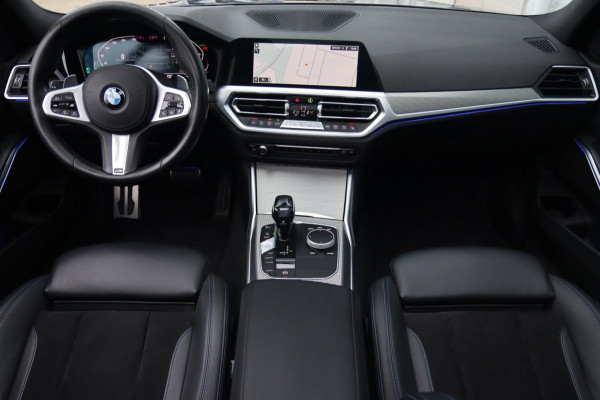 BMW 3-serie 330i M Sport / PANO / KEYLESS / ACC / CAMERA / DODEHOEK / CARPLAY