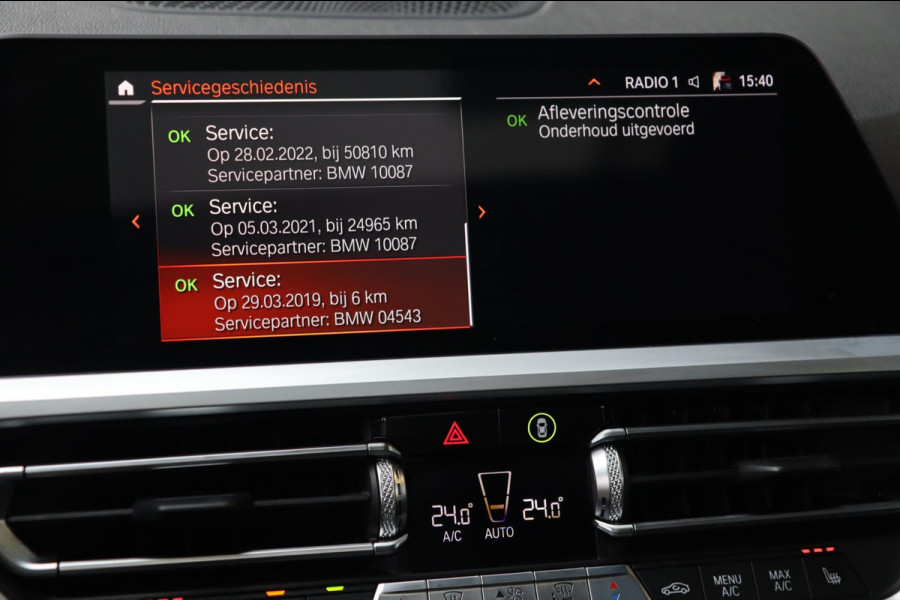 BMW 3-serie 330i M Sport / PANO / KEYLESS / ACC / CAMERA / DODEHOEK / CARPLAY