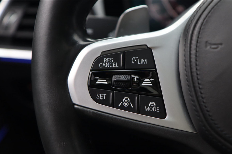 BMW 3-serie 330i M Sport / PANO / KEYLESS / ACC / CAMERA / DODEHOEK / CARPLAY