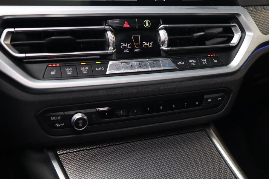 BMW 3-serie 330i M Sport / PANO / KEYLESS / ACC / CAMERA / DODEHOEK / CARPLAY