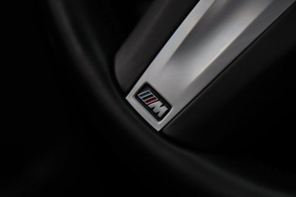 BMW 3-serie 330i M Sport / PANO / KEYLESS / ACC / CAMERA / DODEHOEK / CARPLAY