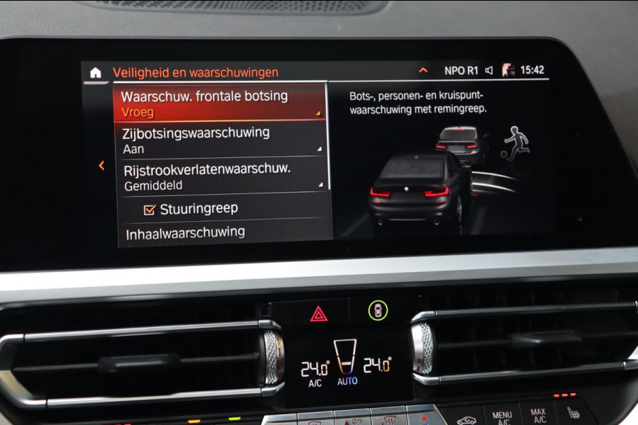 BMW 3-serie 330i M Sport / PANO / KEYLESS / ACC / CAMERA / DODEHOEK / CARPLAY