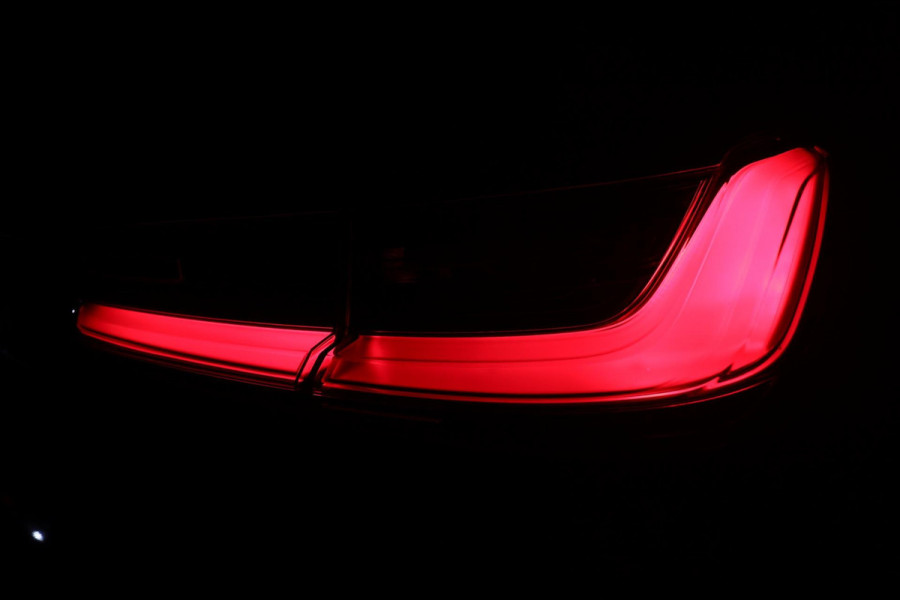 BMW 3-serie 330i M Sport / PANO / KEYLESS / ACC / CAMERA / DODEHOEK / CARPLAY