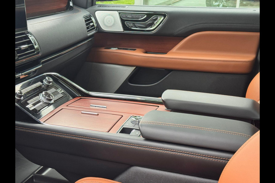 Lincoln Navigator 3.5L V6 Lang Black Label