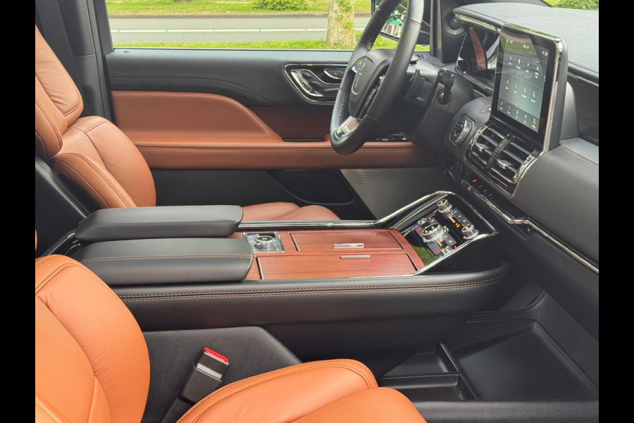 Lincoln Navigator 3.5L V6 Lang Black Label