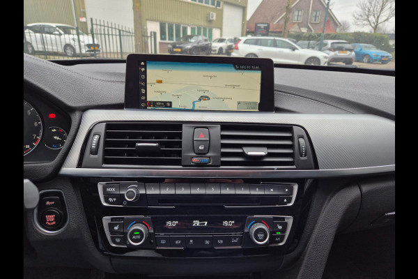 BMW 3 Serie Touring F31 M Sport Apple CarPlay 6WB virtual dash Breedset NAP NL 318i M Sport Edition