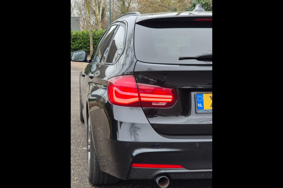 BMW 3 Serie Touring F31 M Sport Apple CarPlay 6WB virtual dash Breedset NAP NL 318i M Sport Edition