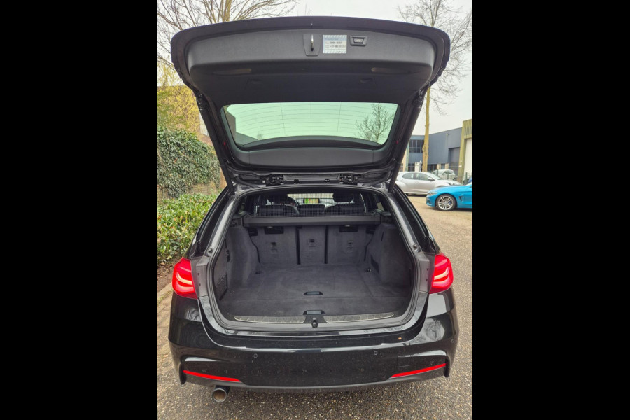 BMW 3 Serie Touring F31 M Sport Apple CarPlay 6WB virtual dash Breedset NAP NL 318i M Sport Edition