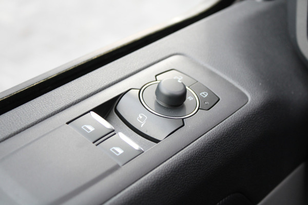 Ford Transit Custom 320 2.0 TDCI L1H1 Sport 170pk - 2x Schuifdeur - 19" LM velgen - ACC - Blind spot - Navi - Camera - Verwarmd stuur - 70l tank - R