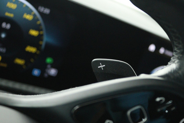 Mercedes-Benz A-Klasse 180 Premium Plus (STOELVERWARMING, ACHTERUITRIJCAMERA, CRUISE CONTROL, NAVIGATIE)