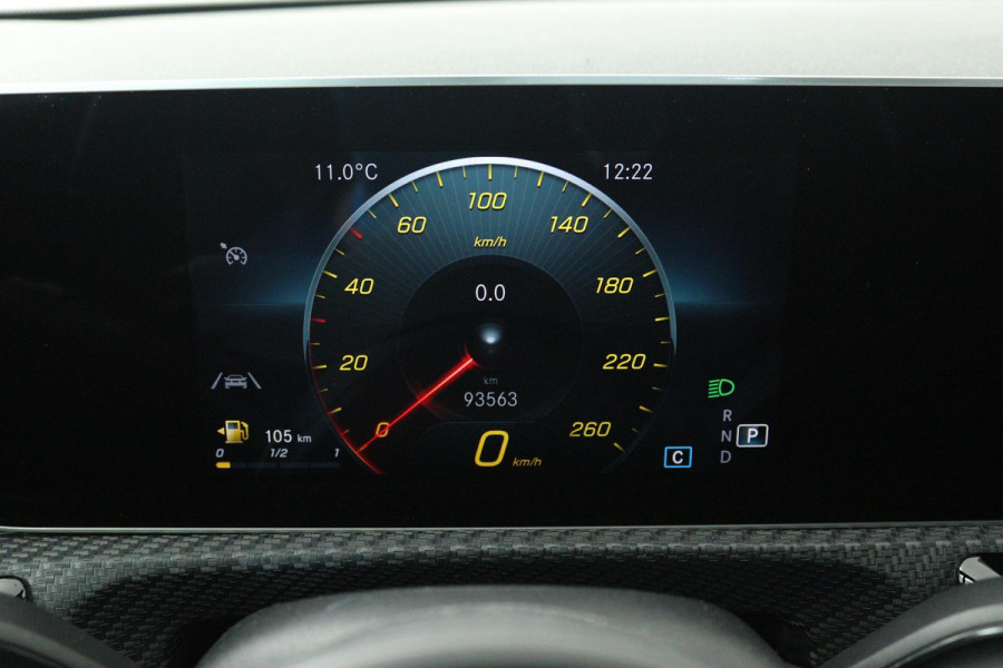 Mercedes-Benz A-Klasse 180 Premium Plus (STOELVERWARMING, ACHTERUITRIJCAMERA, CRUISE CONTROL, NAVIGATIE)