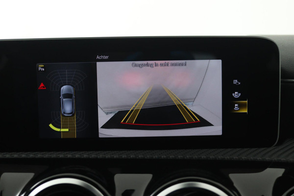 Mercedes-Benz A-Klasse 180 Premium Plus (STOELVERWARMING, ACHTERUITRIJCAMERA, CRUISE CONTROL, NAVIGATIE)