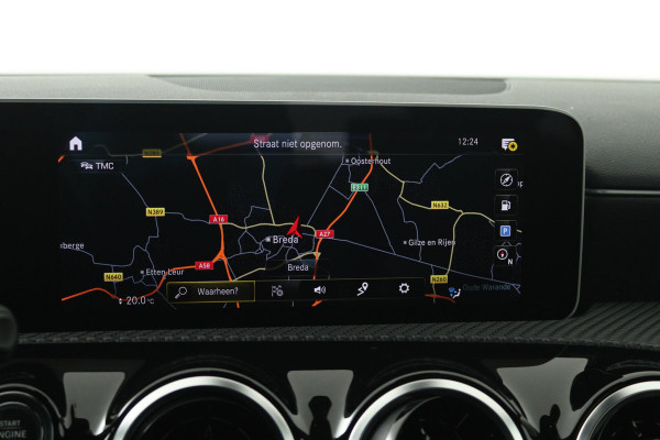 Mercedes-Benz A-Klasse 180 Premium Plus (STOELVERWARMING, ACHTERUITRIJCAMERA, CRUISE CONTROL, NAVIGATIE)
